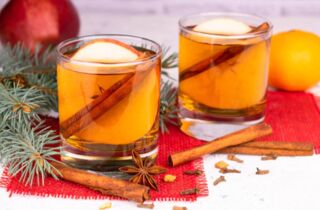 Безалкогольный напиток из яблок и корицы на Рождество